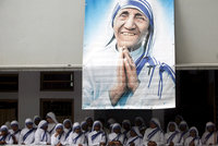 Matka Tereza bude oficiálně svatá. Papež misionářku kanonizuje 4. září
