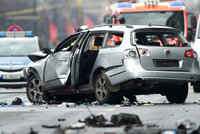 Auto v Berlíně explodovalo přímo za jízdy. Odpálila ho bomba, řidič zemřel