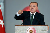 Erdogan rozšiřuje definici terorismu: Chce stíhat novináře i akademiky