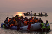 V Řecku se potopil člun s uprchlíky. Mezi mrtvými je i jedno dítě