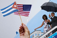 Poprvé po 88 letech: Americký prezident přiletěl na Kubu