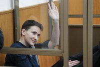 Savčenkovou pustí na svobodu. Porošenko ji letí do Ruska vyměnit za vězně