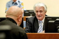 Karadžič si má za genocidu a zločiny proti lidskosti odsedět 40 let, řekl soud