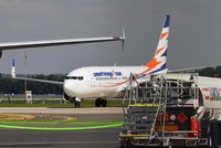 Letadlu Smartwings do Prahy ve vzduchu vypověděl motor: Přes 2 hodiny letěli jen s jedním
