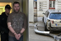 Policista, který naboural 51 aut: Za jeho opilstvím je rozvod?