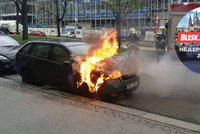 Auto na Praze 6 se samovznítilo: K požáru jeli hasiči z Petřin a Hradu