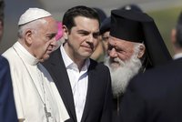 Papež na ostrově uprchlíků: „Je to cesta smutku.“ Z Řecka odveze 10 „vyvolených“