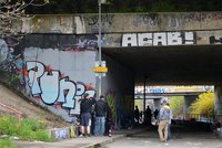 „Sprejeři, uklízejte po sobě!“ Praha 4 kritizuje nepořádek u legálních ploch pro graffiti