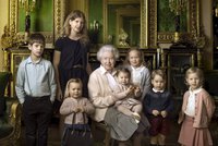 Všechno nejlepší, babičko! Královna Alžběta vydala k devadesátinám unikátní foto s vnoučaty
