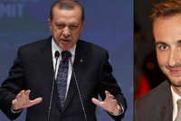 34 tisíc za nejsprostější báseň o Erdoganovi: Britská média se zastala komika