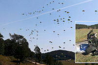 Trapas americké armády: Při cvičení jim z nebe popadaly terénní vozy