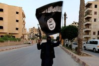 Francie pozavírala příznivce ISIS. Mezi nimi i bratra pařížského atentátníka