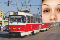 Ženě v plzeňské tramvaji poleptali oči! Řidič prosby o pomoc ignoroval