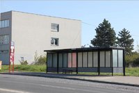 Torza autobusových zastávek Na Jelenách jsou pryč: Místní se po 15 letech dočkali opravy