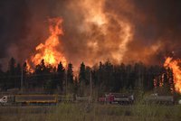 Kanadské město lehá popelem: Evakuováno bylo 80 tisíc lidí