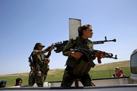 Rozčílená ženská armáda: Manželé prchli do Evropy, ony se mstí bojem proti ISIS