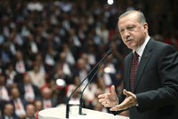 Turecký prezident se pustil do EU. „Chráníte teroristy,“ vmetl Bruselu