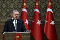 Erdogan: Demokracii neopustíme, v zatýkání ale budeme pokračovat