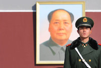 Čínští komunisté šli do sebe. Kulturní revoluce byla prý „katastrofální chyba“