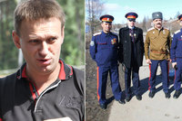Opozičník Navalnyj dostal nakládačku. Na jihu Ruska ho zbili kozáci