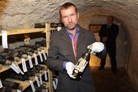 Tekutý poklad z Bečova má hodnotu až 30 milionů: Lahev vína stojí 700 tisíc