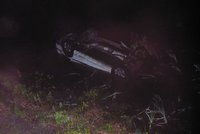 Opilý řidič vletěl s autem do rybníka: Život mu zachránil policista