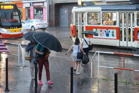 Bez deštníku ani na krok. V Praze celý týden proprší, přijdou i bouřky
