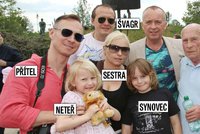 Karel Voříšek s přítelem a rodinou v zoo: Moderátor poprvé ukázal svého tatínka!