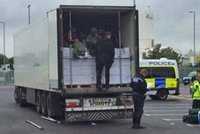 Český řidič převážel v kamionu uprchlíky. Skrýš měli v „chlaďáku“