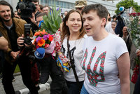 Nadija Savčenková je volná: Rusko a Ukrajina si vyměnily vězně