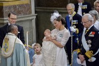 Ve Švédsku pokřtili malého prince: Tříměsíční miminko k údivu všech obřad prospalo