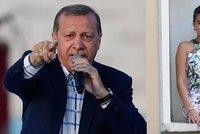 Erdogan trestá miss Turecka: Krásku odsoudili za šíření satirické básně