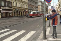 Lidem v Praze 7 se ulevilo: Na Strossmayerovo náměstí se vracejí semafory