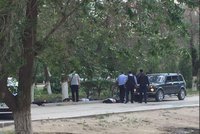 Zaútočili na autobus, zbrojní obchody i vojenskou základnu. 6 mrtvých po útoku v Kazachstánu