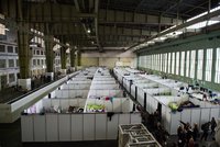 Uprchlíci zmizí z berlínského letiště Tempelhof. Čeká je lepší bydlení