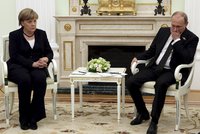 Merkelová ukáže Putinovi červenou kartu? Rusko je pro Němce nově hrozbou Evropy