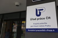 V Česku je bez práce 200 tisíc lidí. Firmám přitom chybí skladníci i šoféři