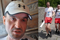 Český běžec jako první nevidomý zdolal maraton na Velké čínské zdi: Připravoval se půl roku