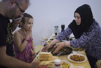 Ramadánu se přizpůsobily i uprchlické tábory. Lékaři jsou ve střehu