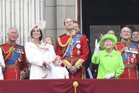 Královně přála i sladká Charlotte: Princeznička poprvé na slavném balkonu Buckinghamského paláce