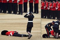 Trapas před královnou Alžbětou: Voják ryl obličejem v zemi. Při narozeninové přehlídce omdlel