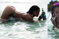 Ideální dovolená podle Rihanny: Pivko a vyšpulený zadeček