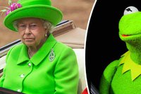 Jen zelená to může být: Královna Alžběta II. na oslavě svého jubilea vypadala jako rosnička