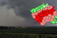 Silné bouřky už jsou na cestě do Česka. Sledujte na radaru, kde právě bouří