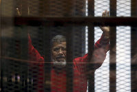 Bývalý egyptský prezident půjde na 20 let za mříže. Odvolat se nelze