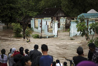 Přívalové deště bičují Indonésii: Záplavy, sesuvy půdy a 20 mrtvých!