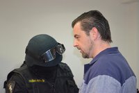Petr Kramný poprvé ve vězeňském mundúru: Nikoho jsem křivě neobvinil, tvrdil u soudu