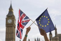Co čeká Británii v případě brexitu? Demise Camerona, ekonomické trable a chaos