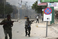 Po útoku na hotel nejméně 15 mrtvých. Islamisté v Mogadišu drželi i rukojmí