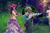 Takhle »šije« a fotí amatér ze Šternberka: Sexy šaty z listí a květů